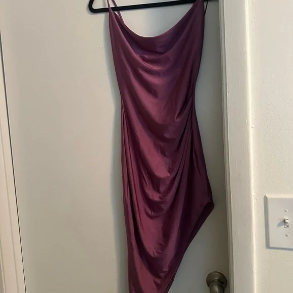 Windsor Red Asymmetrical Ruched Cocktail Dress - Picture 2 of 4